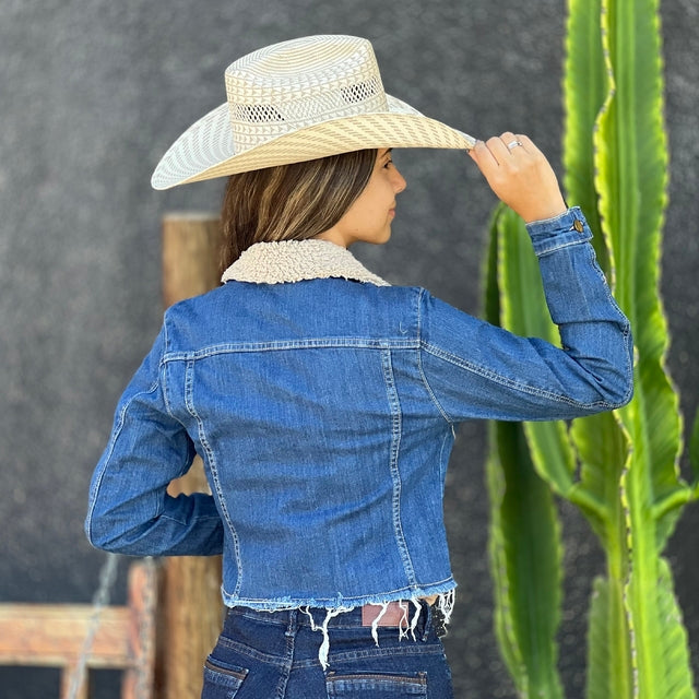 Jaqueta Jeans Uni Feminina Cropped Com Gola de Pelinho