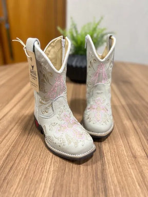 Texana Maria Infantil - Couro Off-White/Bordado Cruz e Padroeira Rosa Ramos Bege